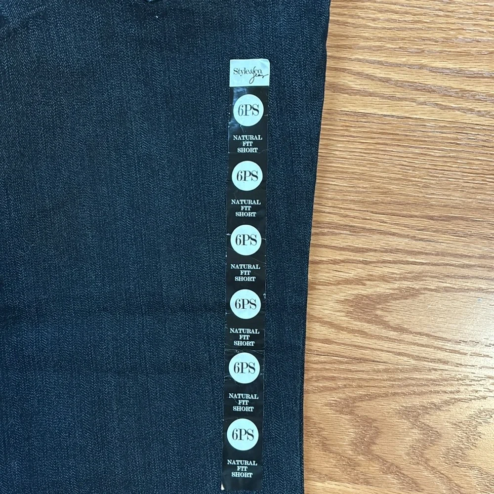 NWT Style & Co. Dark Wash Natural Fit Jeans (Sits at Natural Waist) Size 6 Short